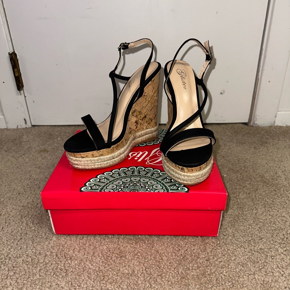 WINDSOR Black Wedges